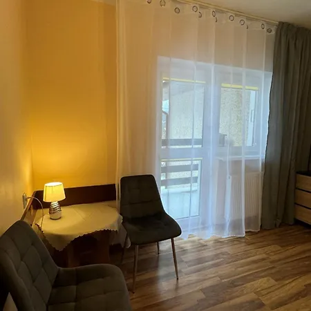 לינה וארוחת בוקר Przy Skalkach 3*