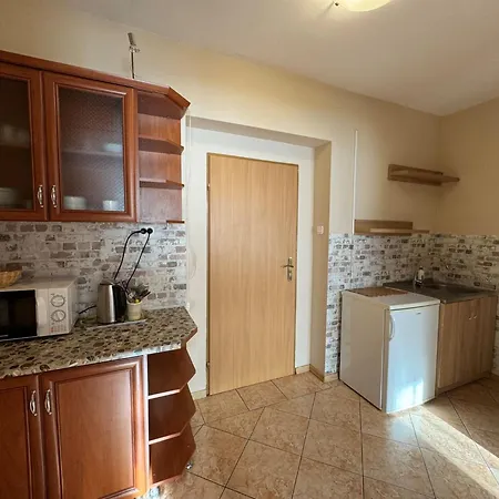 לינה וארוחת בוקר Przy Skalkach 3*